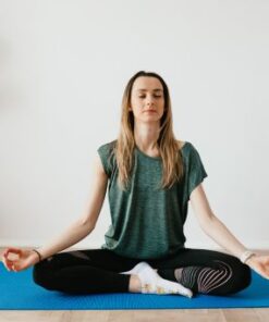 khoa-hoc-yoga-cho-nguoi-bi-thoai-hoa-khop